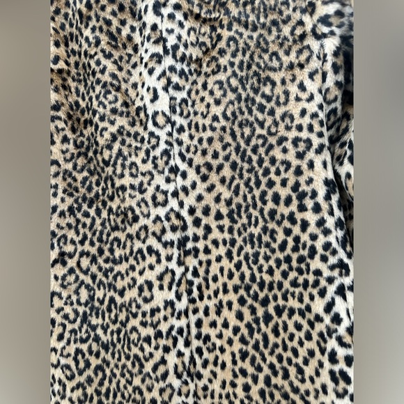 Aqua faux fur leopard jacket. Size small - Picture 4 of 8